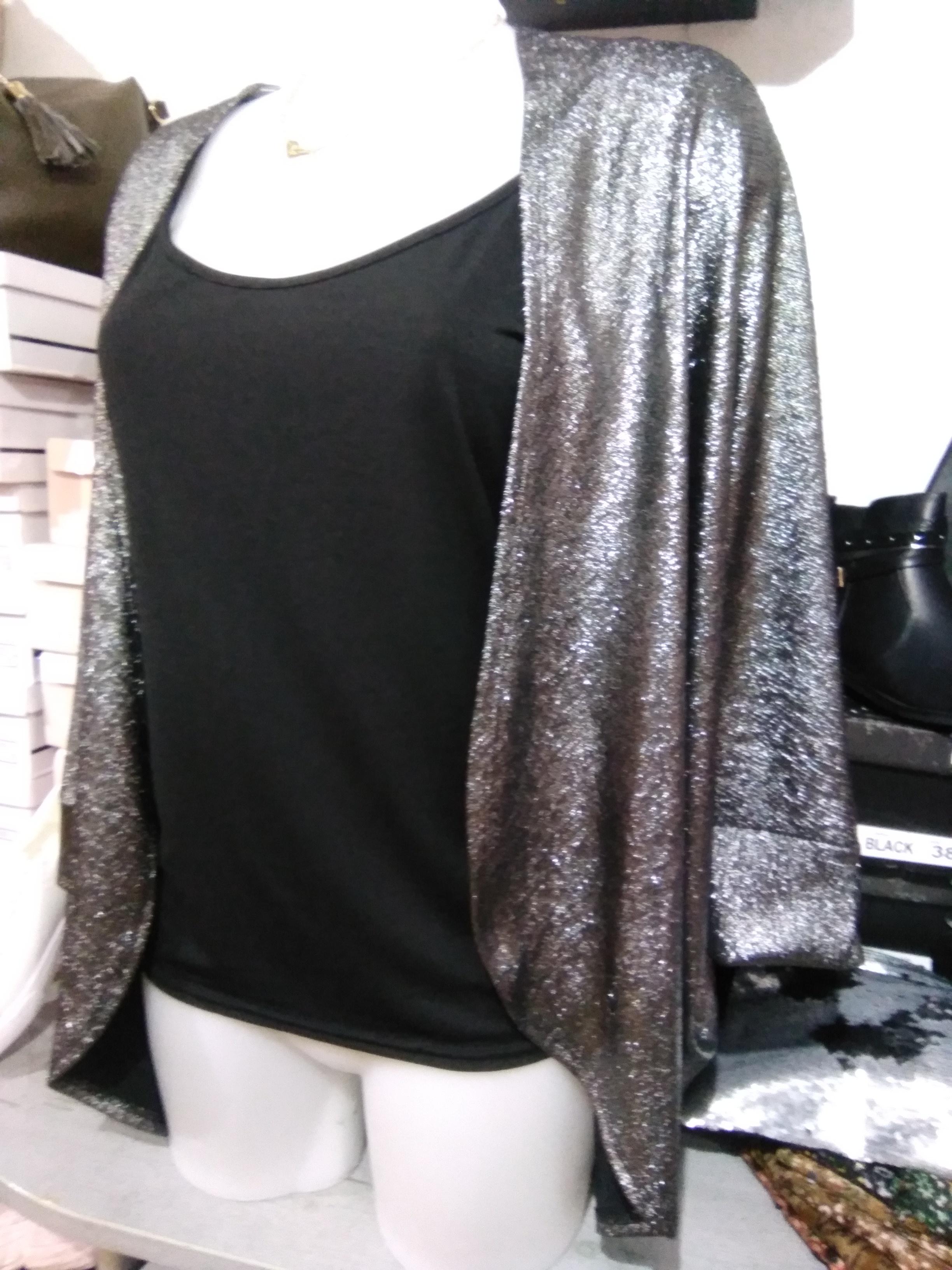 Gilet de Fete argent manche chauve souris Miss B a Bedarieux Pret a Porter Accessoires pour Femmes Grand Orb