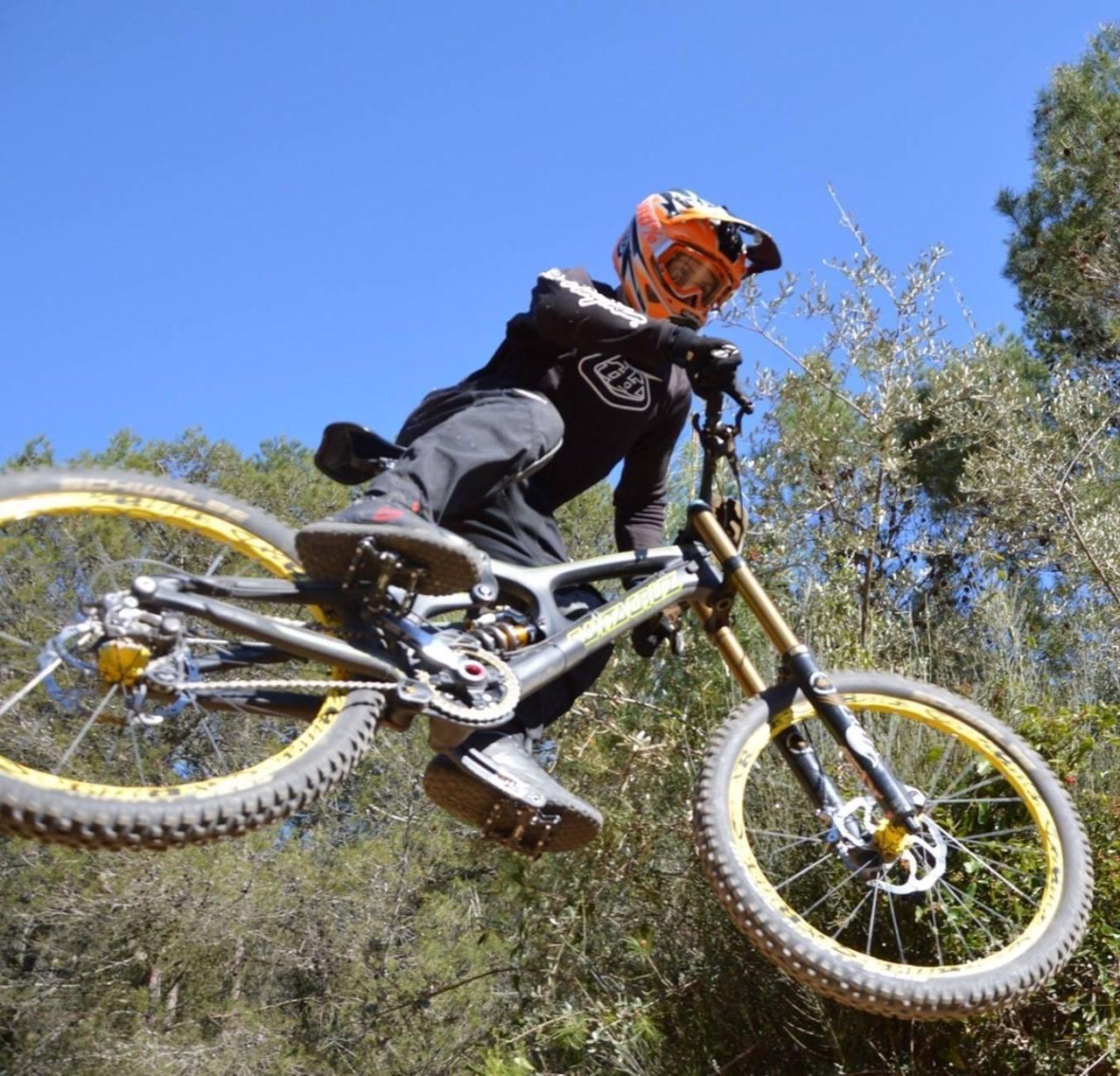 Descente et Enduro VTT individuel avec Club VTT 4X Combes a Lamalou les Bains Grand Orb